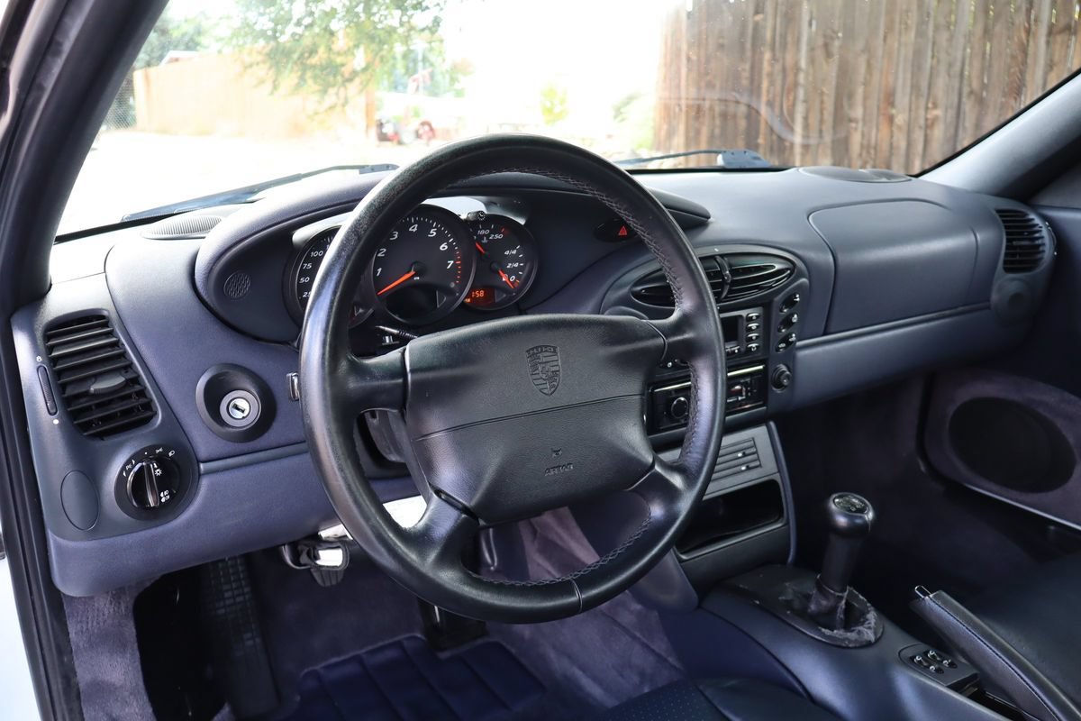 Used 1999 Porsche Boxster RWD image 29
