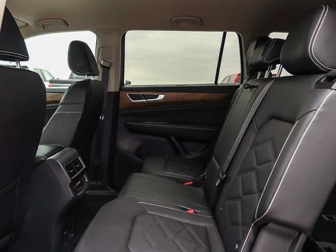 Certified 2026 Volkswagen Atlas SE FWD image 17