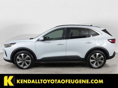 Used 2025 Ford Escape Platinum AWD/4WD image 2