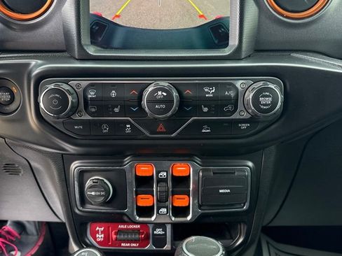 Used 2022 Jeep Gladiator Mojave w/ LED Lighting Group AWD/4WD image 17