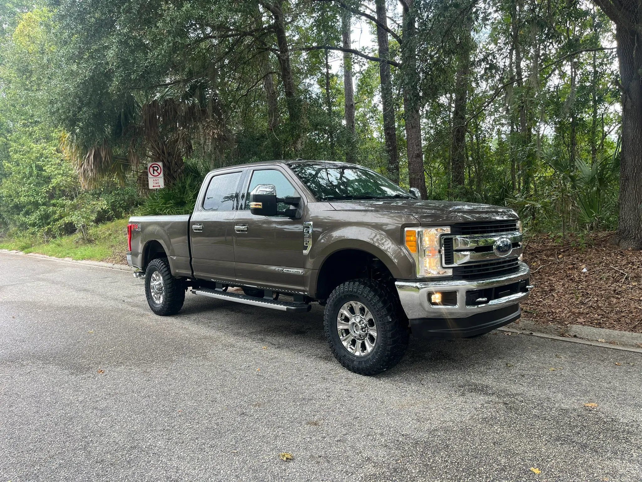 Used 2017 Ford F350 XLT w/ XLT Premium Package AWD/4WD image 2