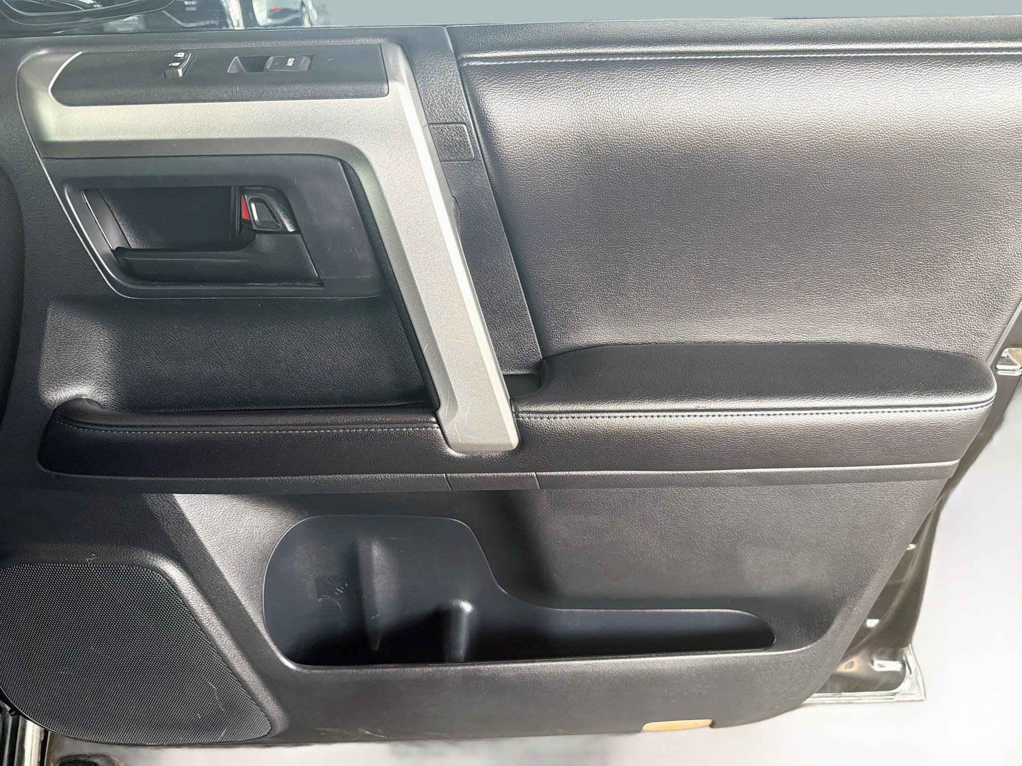 Used 2012 Toyota 4Runner Limited AWD/4WD image 33