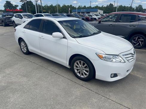 Used 2011 Toyota Camry XLE w/ SE/XLE Extra-Value Pkg FWD image 2