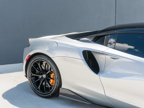 Used 2023 McLaren Artura RWD image 37