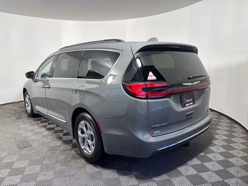 Certified 2022 Chrysler Pacifica Limited image 4