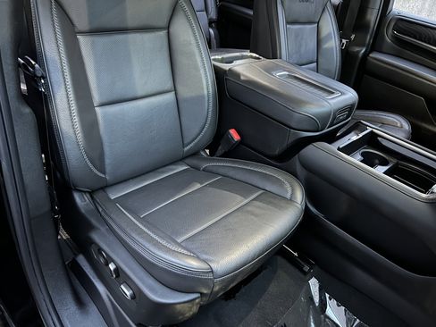 Used 2022 GMC Yukon Denali image 28