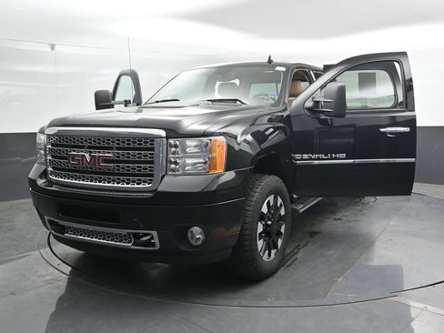 Used 2011 GMC Sierra 2500 Denali w/ Suspension Package, Off-Road AWD/4WD image 36