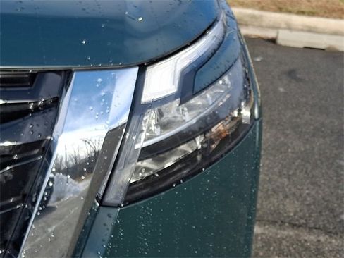 Used 2025 Nissan Pathfinder SL image 9