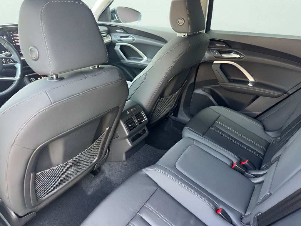 Used 2025 Audi Q5 Premium Plus AWD/4WD image 42