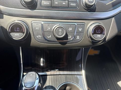 Used 2018 Chevrolet Impala LT w/ LT Convenience Package FWD image 12