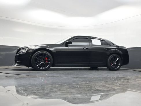Used 2023 Chrysler 300 C RWD image 37
