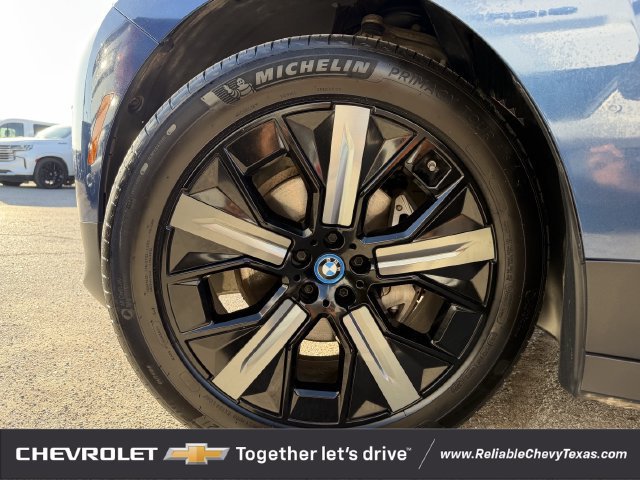 Used 2022 BMW iX xDrive50 w/ Premium Package AWD/4WD image 10