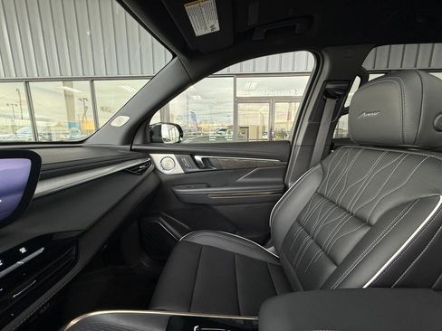 Used 2025 Buick Enclave Avenir w/ Super Cruise Package image 23