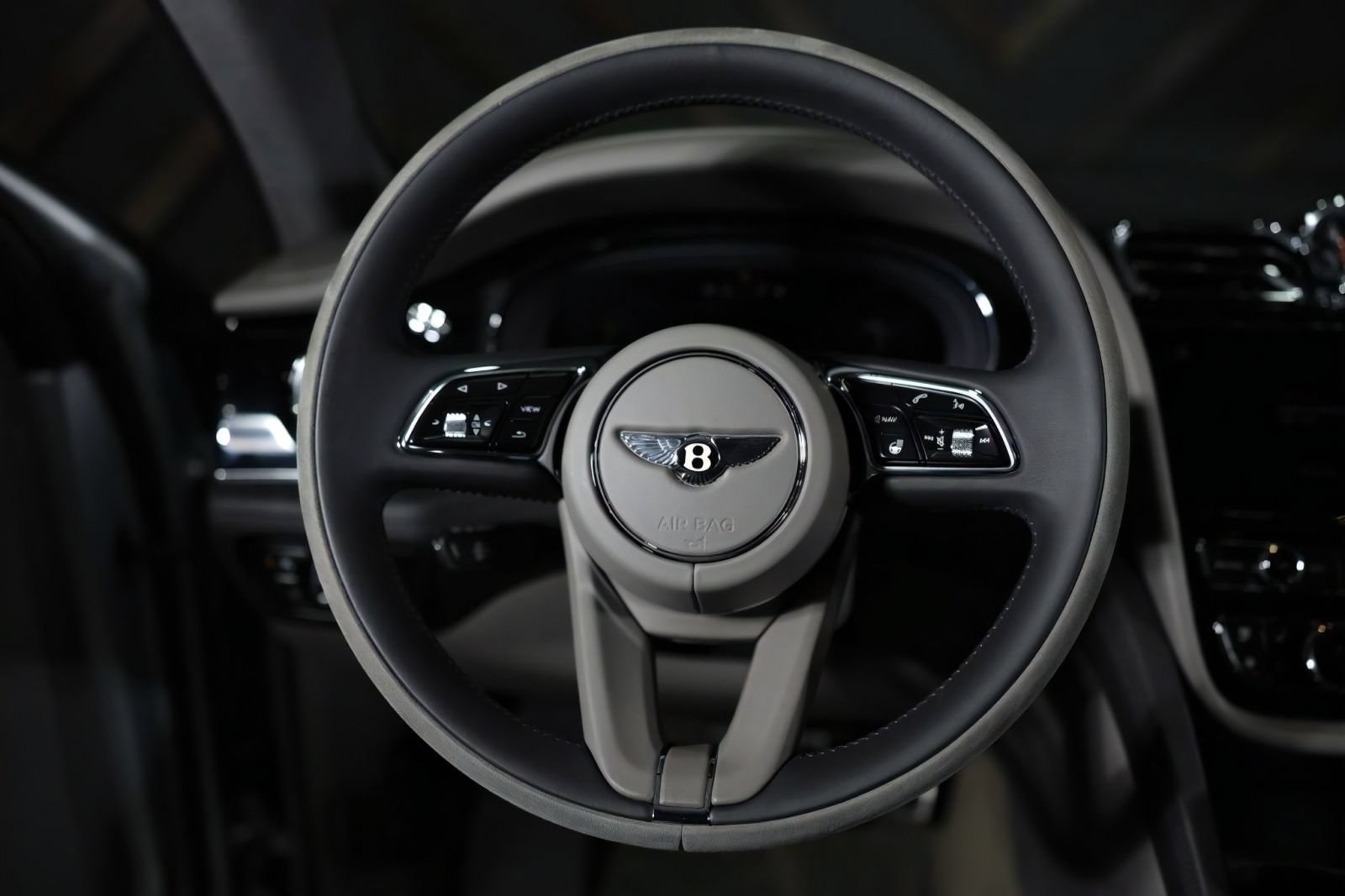 Used 2022 Bentley Bentayga AWD/4WD image 31