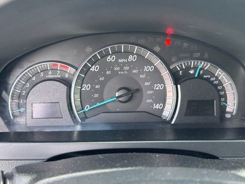 Used 2013 Toyota Camry XLE w/ Leather Pkg FWD image 5