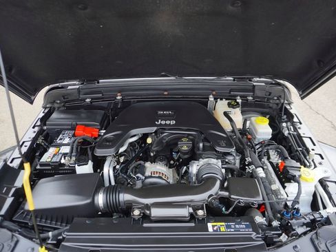 Used 2018 Jeep Wrangler Unlimited Sahara image 31