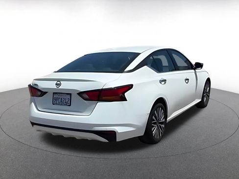 Used 2025 Nissan Altima 2.5 SV FWD image 15