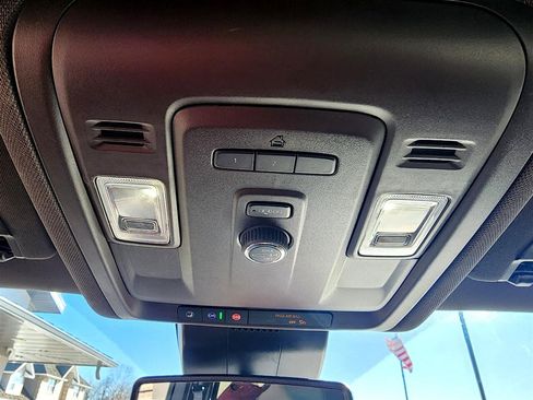 Used 2023 GMC Yukon XL SLT image 21