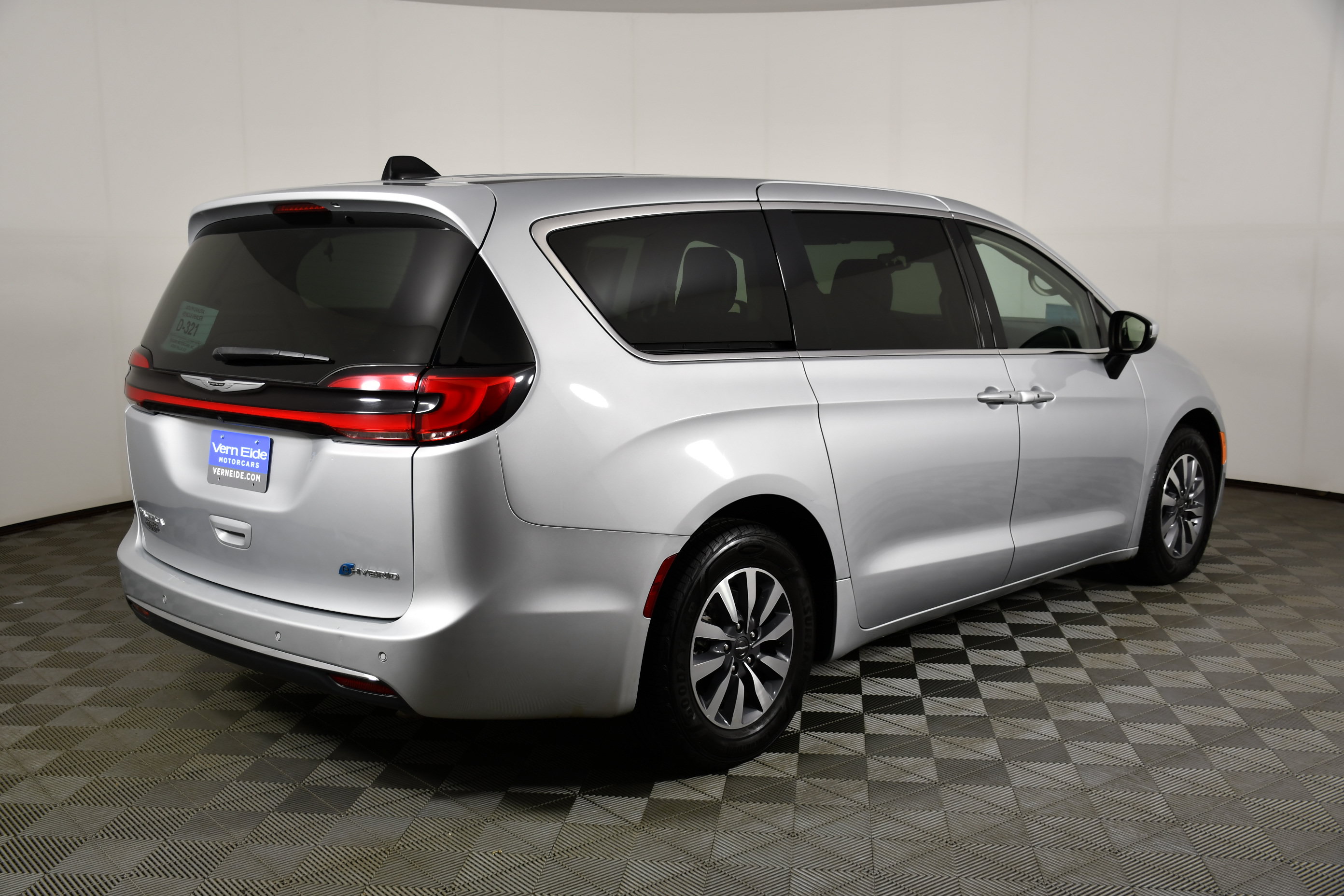 Used 2023 Chrysler Pacifica Touring-L FWD image 6