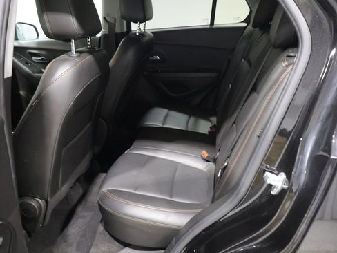 Used 2021 Chevrolet Trax LT w/ Redline Edition image 18