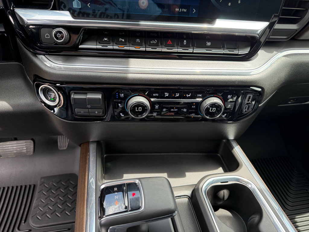 Used 2023 Chevrolet Silverado 1500 High Country w/ Technology Package AWD/4WD image 23