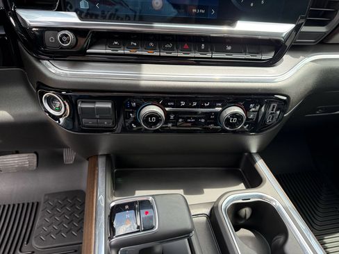 Used 2023 Chevrolet Silverado 1500 High Country w/ Technology Package AWD/4WD image 23