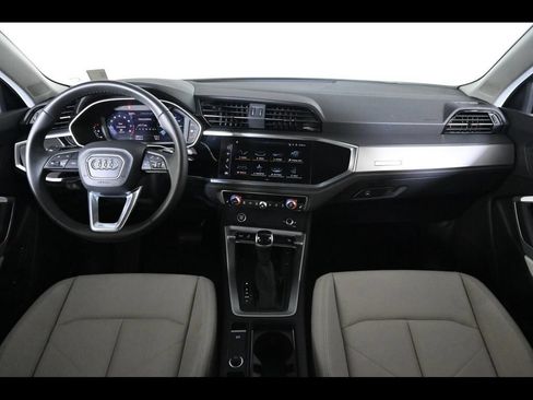 Certified 2025 Audi Q3 2.0T Premium w/ Convenience Package AWD/4WD image 9