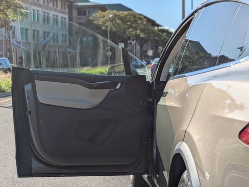 Used 2016 Tesla Model X 90D AWD/4WD image 9