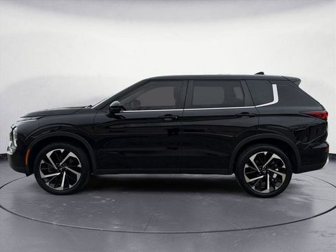 Used 2022 Mitsubishi Outlander SE image 3