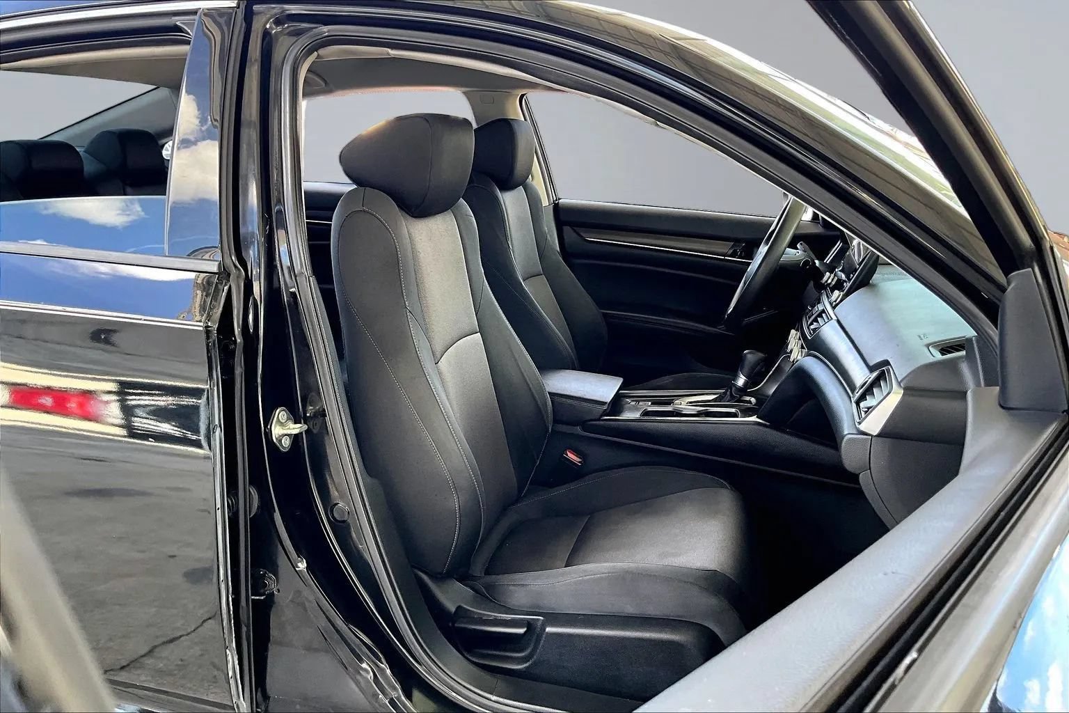 Used 2019 Honda Accord LX image 25