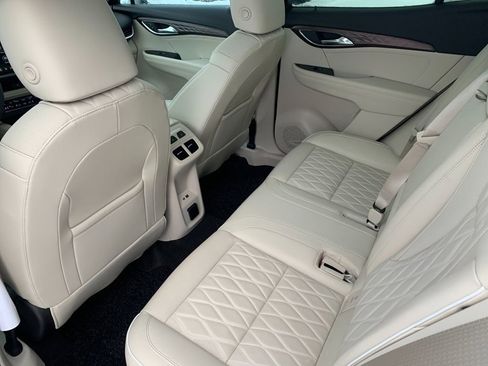 Used 2023 Buick Envision Avenir image 15