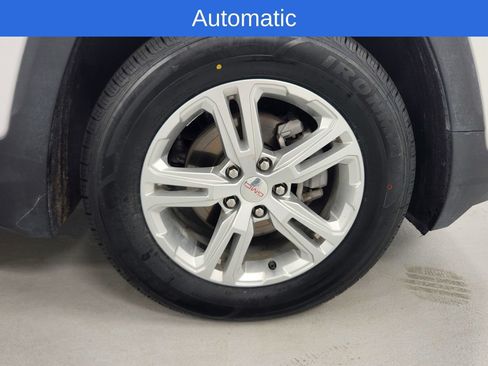 Used 2024 GMC Terrain SLE AWD/4WD image 9