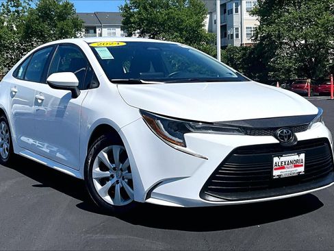Used 2024 Toyota Corolla LE FWD image 2
