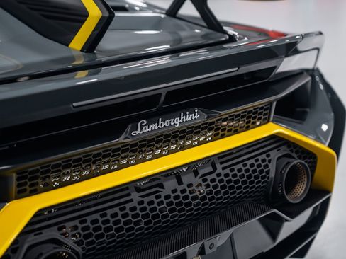 Used 2023 Lamborghini Huracan STO image 31