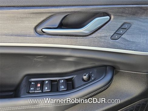 New 2025 Jeep Grand Cherokee Limited w/ Black Appearance Package image 28