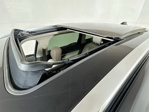 Used 2024 Lincoln Nautilus Reserve w/ Equipment Group 202A image 21