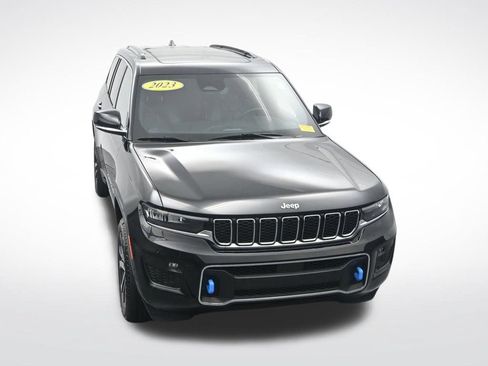 Used 2023 Jeep Grand Cherokee Overland w/ Luxury Tech Group IV AWD/4WD image 24
