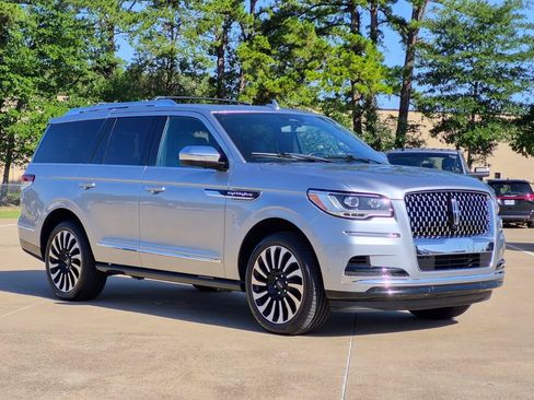 Used 2023 Lincoln Navigator Black Label AWD/4WD image 3