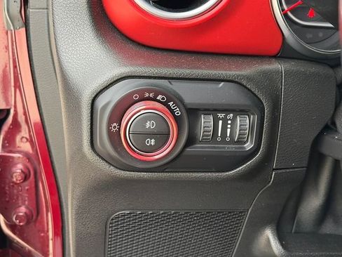 Used 2021 Jeep Wrangler Unlimited Rubicon AWD/4WD image 17