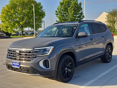 Used 2025 Volkswagen Atlas SE image 8