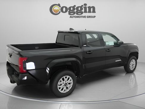 Used 2025 Toyota Tacoma SR5 AWD/4WD image 19
