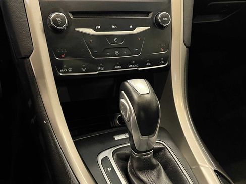 Used 2014 Ford Fusion SE w/ Equipment Group 202A image 24