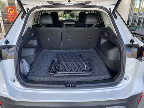 Certified 2025 Volkswagen Tiguan SE w/ Panoramic Sunroof Package AWD/4WD image 16