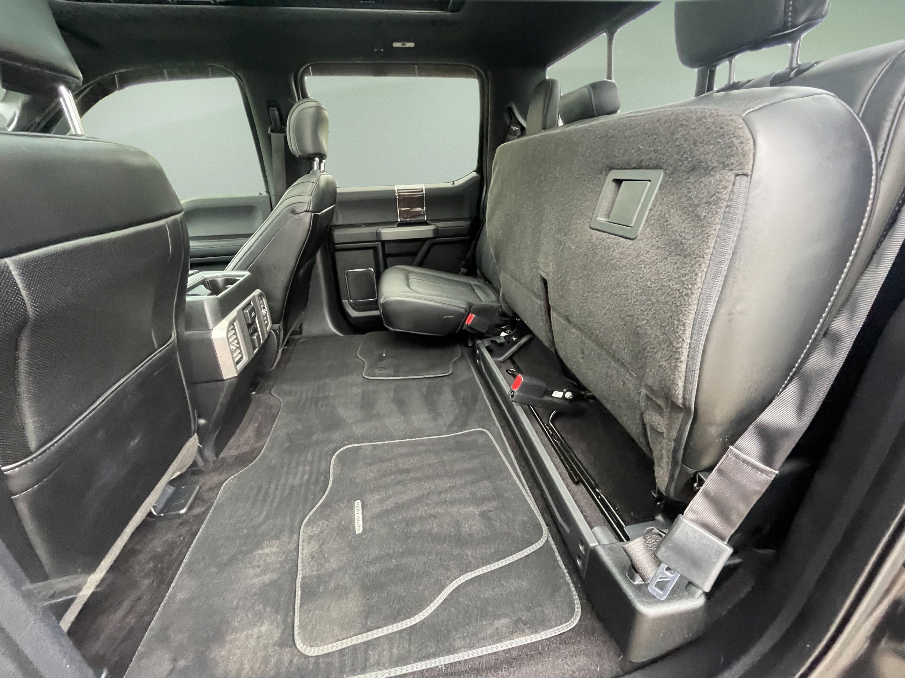 Used 2015 Ford F150 Platinum w/ Equipment Group 701A Luxury AWD/4WD image 34