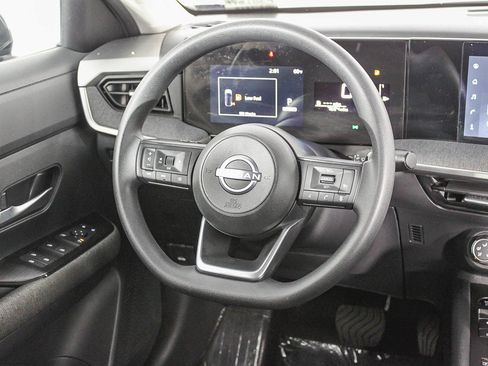 Used 2025 Nissan Kicks SV image 16