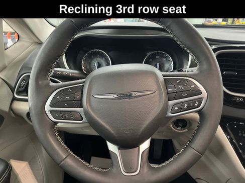 Used 2024 Chrysler Pacifica Touring-L image 20
