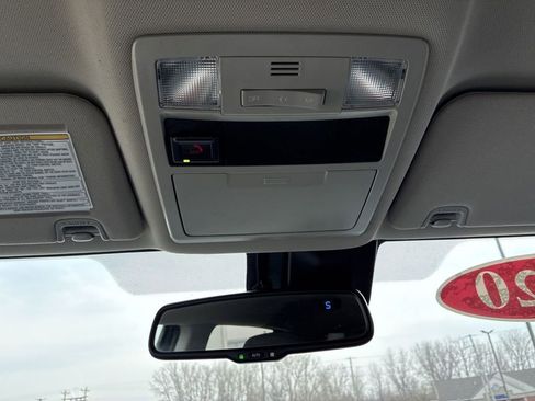 Used 2020 Toyota Tacoma SR5 AWD/4WD image 10