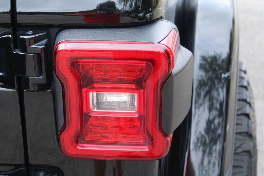 Used 2018 Jeep Wrangler Unlimited Rubicon AWD/4WD image 12