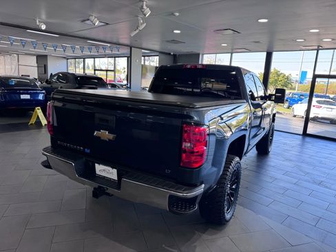 Used 2018 Chevrolet Silverado 1500 LT w/ LT Eassist Package image 3