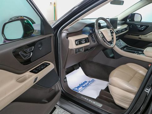 Used 2023 Lincoln Aviator Reserve w/ Equipment Group 201A RWD image 3